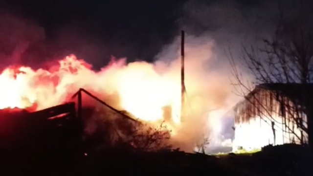 Karabük'te samanlık ve odunluk yangında küle döndü