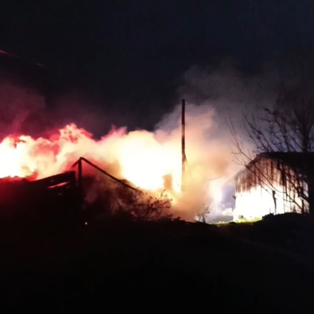 Karabük'te samanlık ve odunluk yangında küle döndü