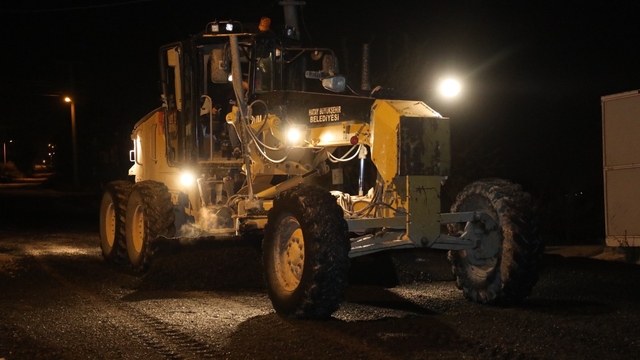 Antakya'da yol bakım ve onarım çalışmaları sürüyor