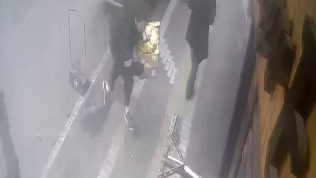 Hayrabolu'da beton dubaya takılan vatandaşın zor anları kamerada