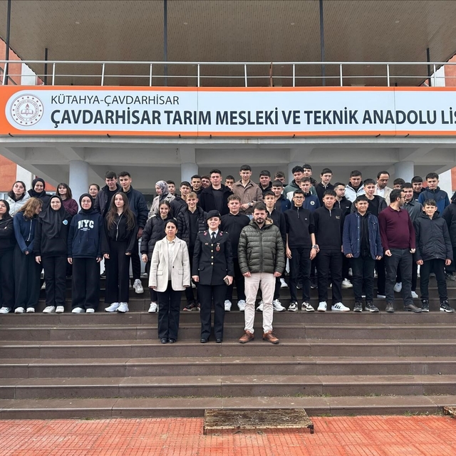 Jandarmadan öğrencilere tanıtım