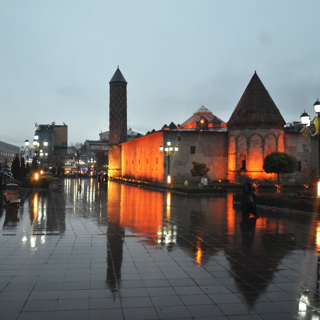 Doğuda yüksek kesimlerde kar var