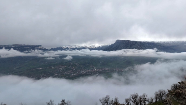 Derecik'te sisli manzara mest etti