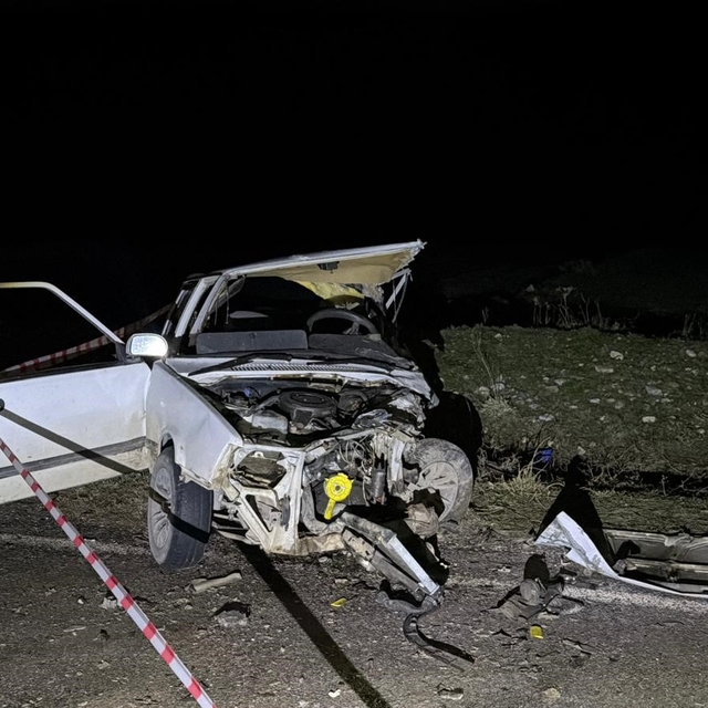 Otomobillerin kafa kafaya çarpıştığı kazada 1 kişi öldü, 1 kişi yaralandı