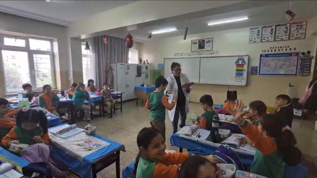 Mehmetçik'in mektupları öğrencilere ulaştı