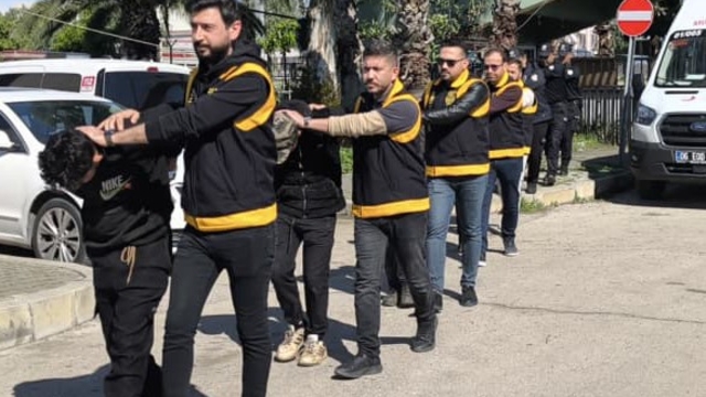 Halde sıkı denetim: 16 kaçak göçmen sınır dışı edildi