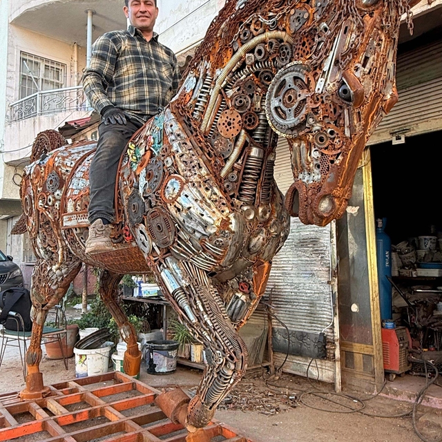 Büyük İskender'in atı Bukefalos'un heykeli, milattan önce 333 yılında kurdu...