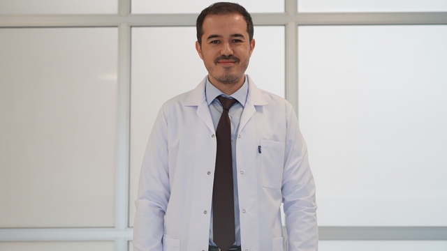 Yüksek sesle kulaklık kullanımı işitme sağlığını olumsuz etkiliyor
Kulak, Burun,Boğaz Hastalıkları Dr. Öğr. Üyesi Halil İbrahim Altıner;
"Televizyonun sesini normalden fazla açma, konuşmaları sık tekrar ettirme, kalabalık ortamlarda konuşmaları anlamada zorlanma gibi durumlar işitme kaybının erken belirtileri olabilir"
"Kulaklarımızı temiz tutmalı ancak kurcalamamalıyız"