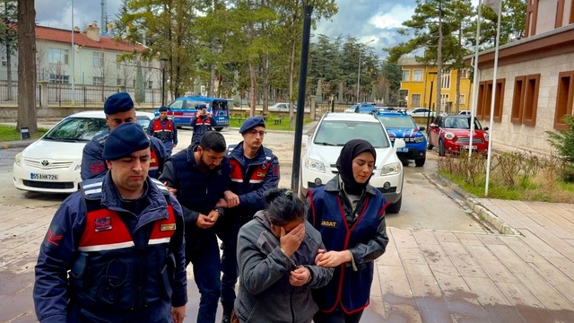 Bohçacı kılığında geldikleri köyde 880 bin TL'lik soygun yaptılar