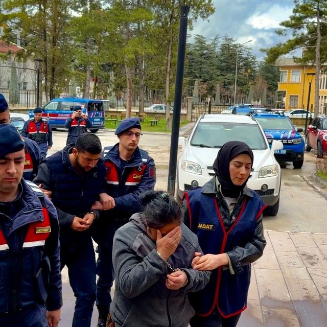 Bohçacı kılığında geldikleri köyde 880 bin TL'lik soygun yaptılar