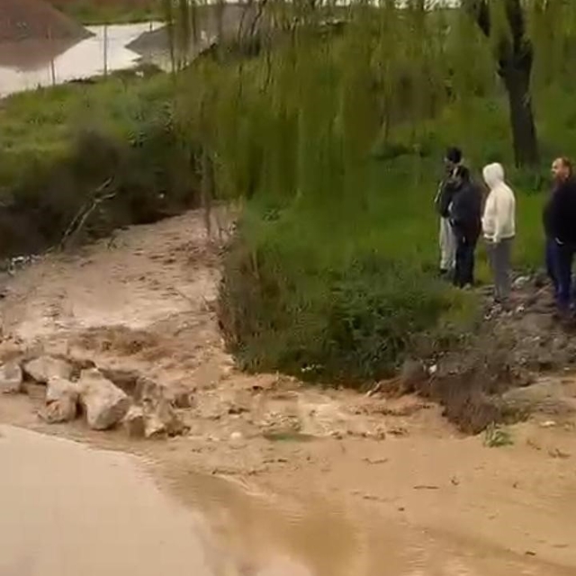 Kuraklığın ardından gelen sağanak İznik'i vurdu
Tarım arazileri sular altın...