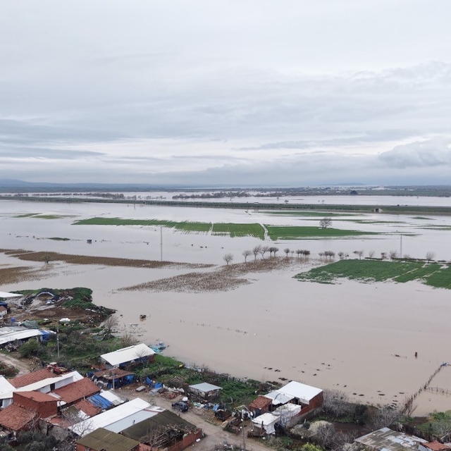 Bursa'da tarım arazileri sular altında kaldı
Yaşanan doğal afet dronla görü...
