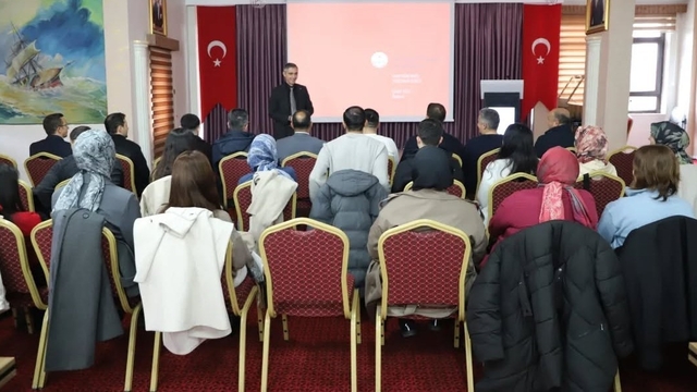 Bayburt'ta aday öğretmenler için uyum semineri başladı