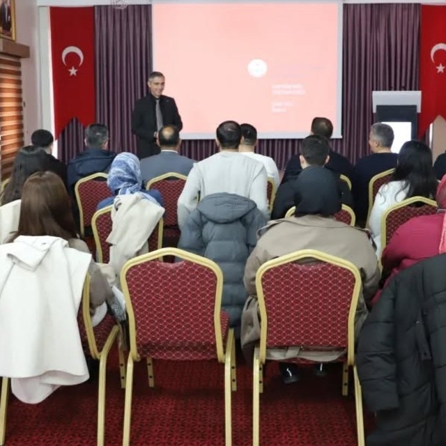Bayburt'ta aday öğretmenler için uyum semineri başladı