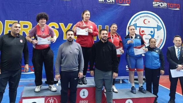 Burdurlu genç halterci, Türkiye ikincisi oldu