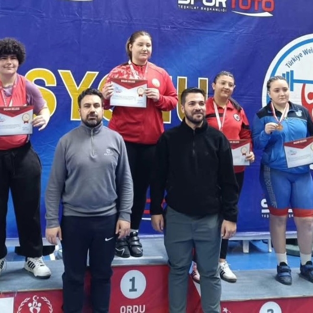 Burdurlu genç halterci, Türkiye ikincisi oldu