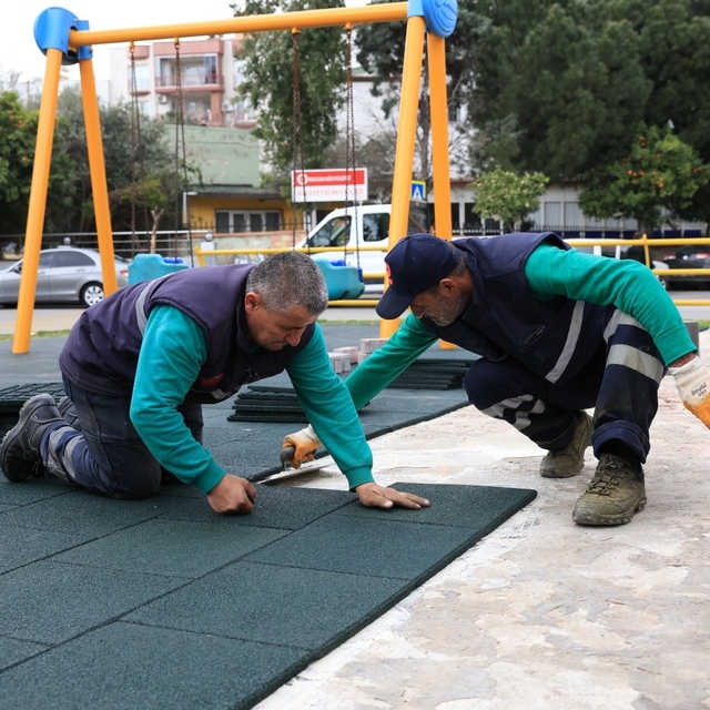 Efeler Belediyesi'nden parklarda bakım ve onarım çalışması