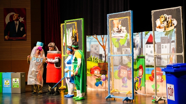 Erbaa'da çocuklara sıfır atık bilinci tiyatro ile anlatıldı