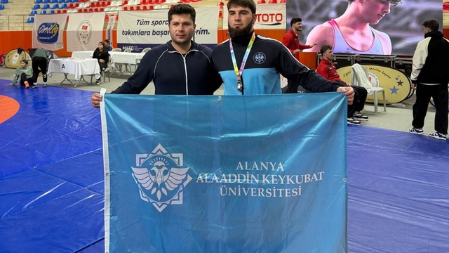 ALKÜ'lü öğrenci güreş şampiyonasından madalyayla döndü