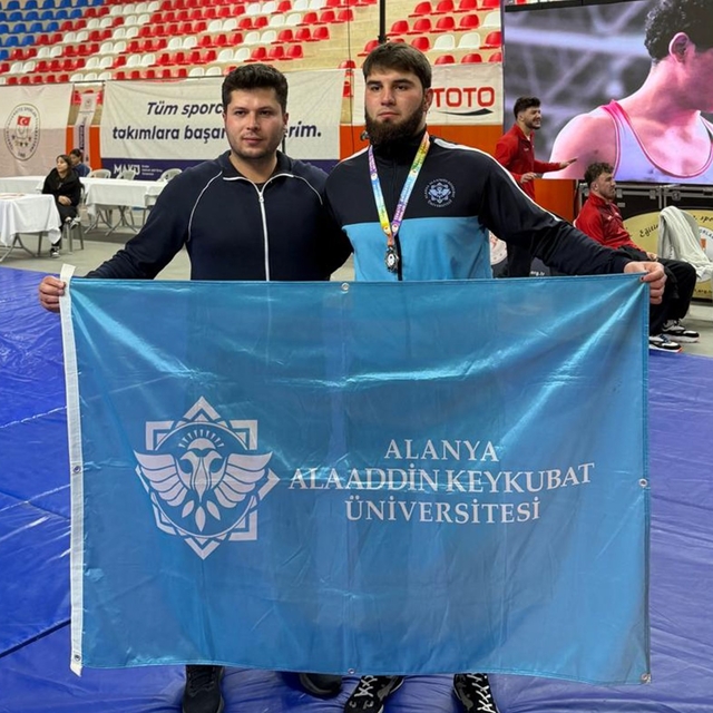 ALKÜ'lü öğrenci güreş şampiyonasından madalyayla döndü