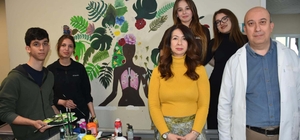 Kanser hastalarına moral için hastane duvarına resim yaptılar