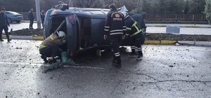 Mardin'de refüje çarpan otomobilin sürücüsü yaralandı