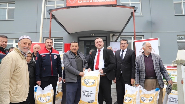 Çeltikçi'de üreticiye aspir tohumu desteği