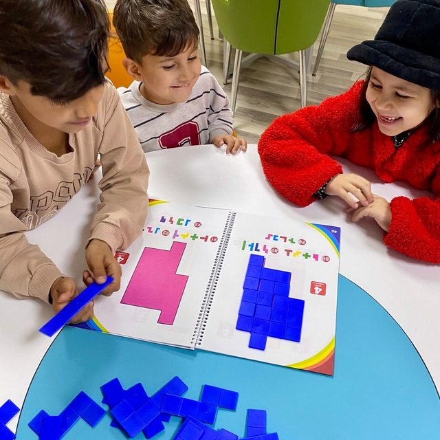 Menteşe'de çocuklar zeka oyunları ile yeteneklerini keşfediyor