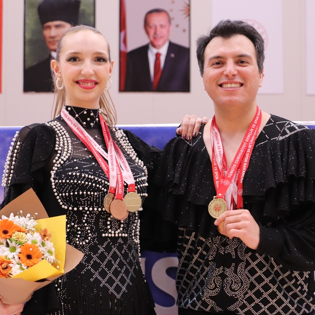 Eskişehir'de pistin tozunu attırdılar: 300 sporcu şampiyonluk için ter dökt...