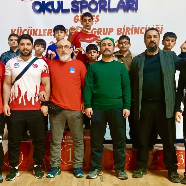 Elazığlı küçük güreşçilerden büyük başarı