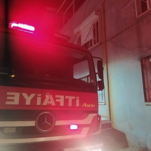 Söke'de gece yarısı mutfak yangını paniğe neden oldu