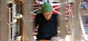 Antep kilimini yaşatmak için 80 yıldır tezgah başında 80 yıldır ilmek ilmek Antep kilimi dokuyor