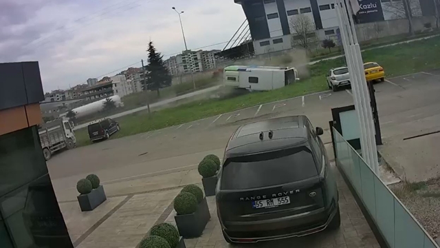 Samsun'da otobüs yan yattı: 9'u öğrenci, 11 yaralı (3)