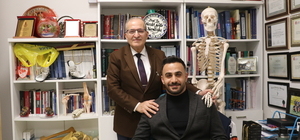 Ameliyatını yapan doktorun ilgisinden etkilenip aynı mesleği seçti, 20 yıl sonra buluştu