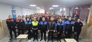 Polis ekiplerinden ortaokul öğrencilerine yönelik eğitim