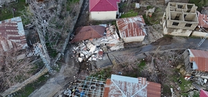 Mersin'deki heyelanda ilk incelemede 65 evin hasar gördüğü tespit edildi