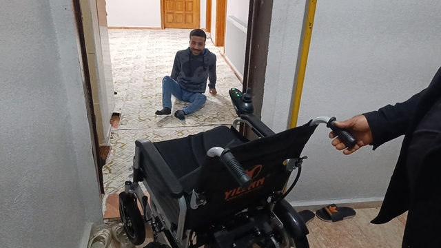 Şanlıurfa'daki engelli gence Ankara'dan akülü tekerlekli sandalye sürprizi
Hayali kapısına geldi, büyük mutluluk yaşadı
Kapıyı çalan iyilikle engelli gencin yüzü güldü