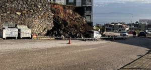 Mudanya'da yağmura dayanamayan istinat duvarı çöktü