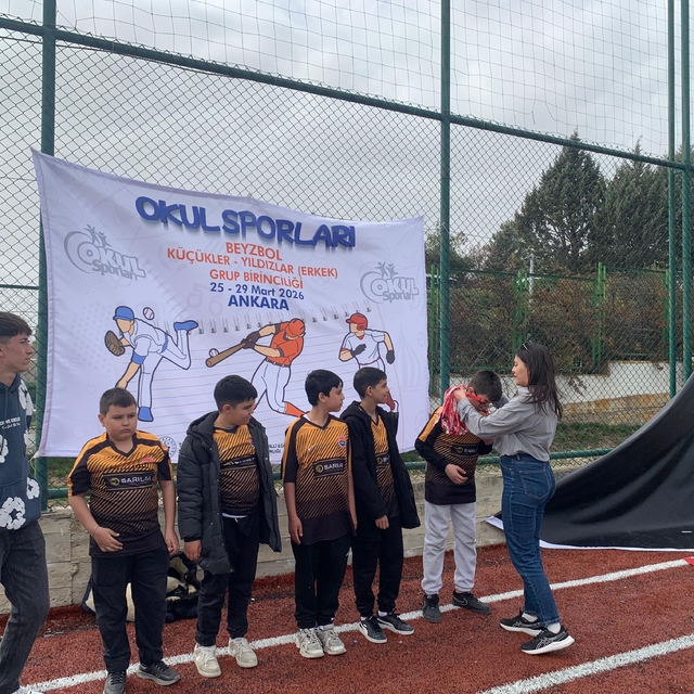 Maver Kemal Arsoy Ortaokulu beyzbol takımından büyük başarı