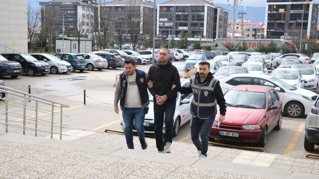 Çaldığı TIR'la gittiği eski sevgilisinin evinden de laptop çaldı