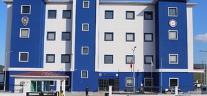 Emniyete imza vermeye plakasız motosikletle gelen ehliyetsiz sürücüye 86 bin lira ceza