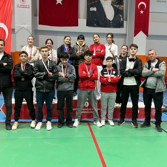Pazarlar Spor Lisesi'nden atletizmde 15 madalya