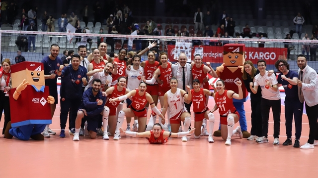 Aras Kargo Spor Kulübü Kadın Voleybol Takımı play-off maçını galibiyetle tamamladı