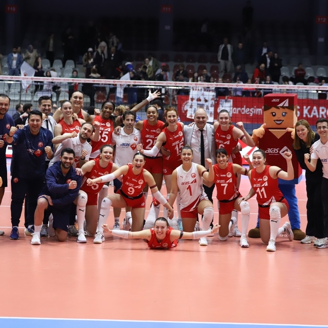 Aras Kargo Spor Kulübü Kadın Voleybol Takımı play-off maçını galibiyetle ta...