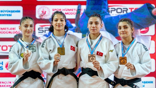 Yunusemreli judocular Trabzon'dan çifte madalya ile döndü