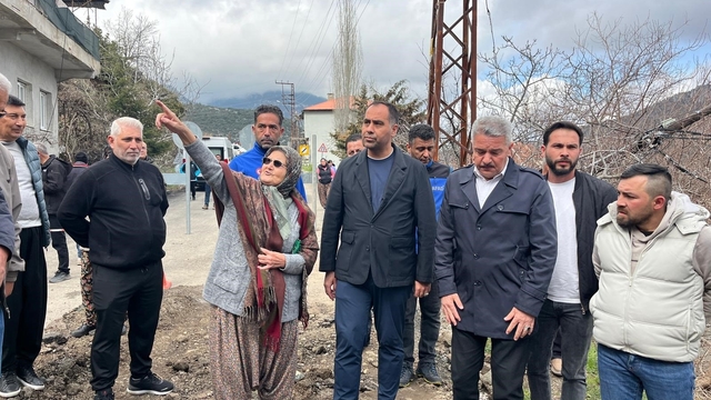 Kıratlı, heyelan bölgesinde incelemelerde bulundu
AK Parti Mersin Milletvekili Ali Kıratlı:
"Heyelan sonrası yaralar hızlı şekilde sarılacak"