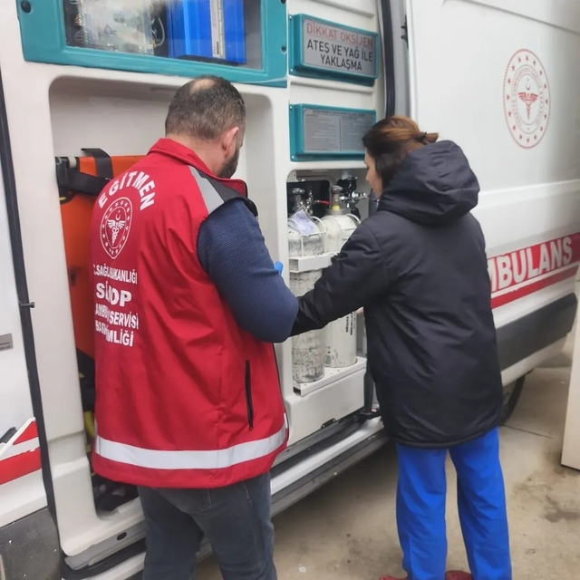 Ayancık'ta sağlık çalışanlarına teknik eğitim desteği