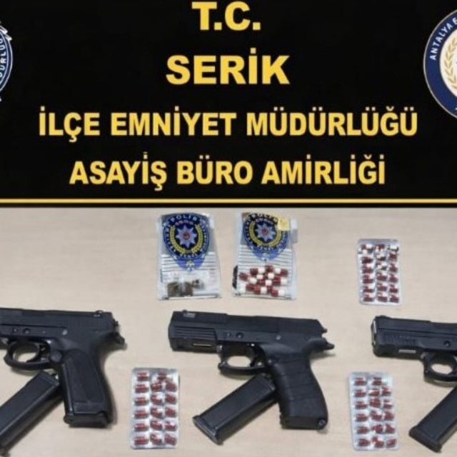 Serik'te silahla ateş ederek kamu güvenliğini tehlikeye sokan 7 kişi tutukl...