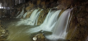 Muradiye Şelalesi mevsimlerin ötesinde bir güzellik Van'ın incisi Muradiye Şelalesi gece ayrı gündüz ayrı güzel