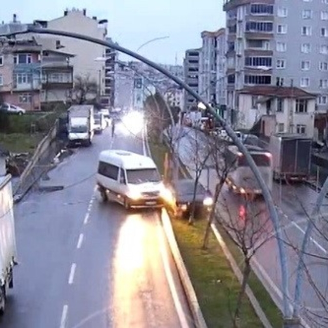 Kural ihlalleri kazalara yol açtı: O anlar kameraya yansıdı